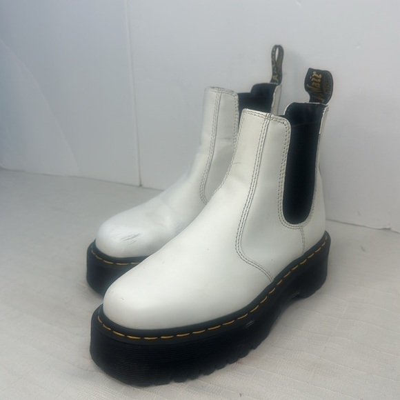 2976 Platform Chelsea Boot from Dr.Martens - Picture 2 of 11
